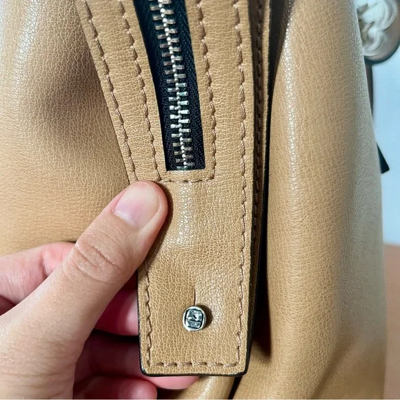 Gianni Chiarini Elegant Tan Tote Bag - Picture 9 of 14